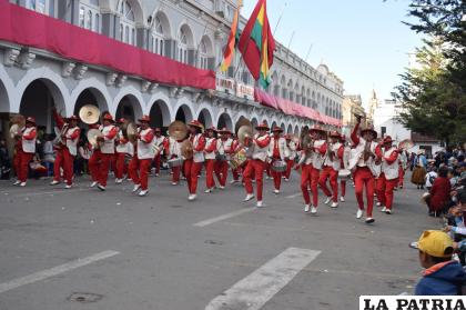 La banda Poopó deleito con su repertorio