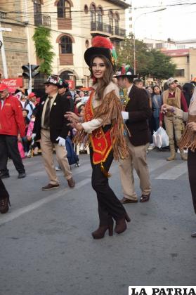 Belleza femenina sobresalió durante la ruta del convite