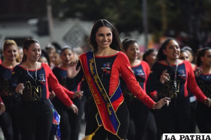 La belleza femenina también es parte del Primer Convite /Emilio Castillo