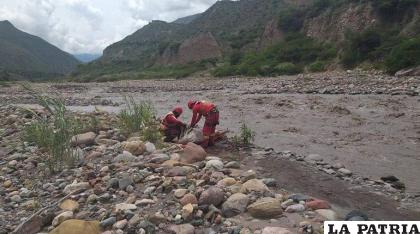 El cuerpo sin vida de la mujer fue hallado en inmediaciones del río /Bomberos