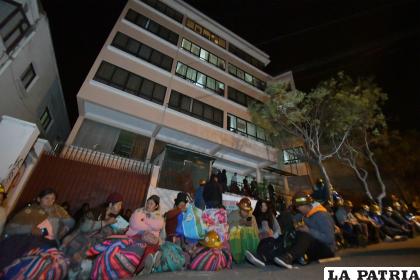 Mineros bloquean ingreso a instalaciones de Sernap /APG