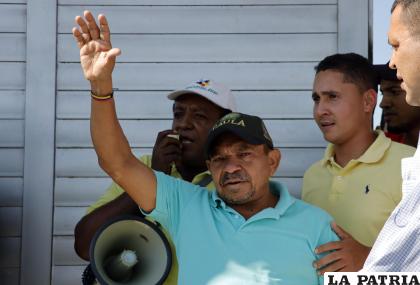 Luis Manuel Díaz Jiménez (c), padre del futbolista colombiano Luis Díaz, fue registrado este jueves, 9 de noviembre, luego de ser liberado por la guerrilla del ELN /EFE /Ricardo Maldonado