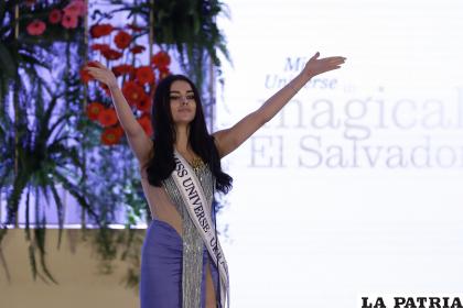 Angelina Usanova, Miss Universe Ucrania, saluda hoy durante un evento de gala como parte de las actividades del Miss Universo 2023 /EFE /Rodrigo Sura