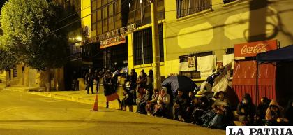 Radicales del MAS continúan vigilia en Oruro/LA PATRIA