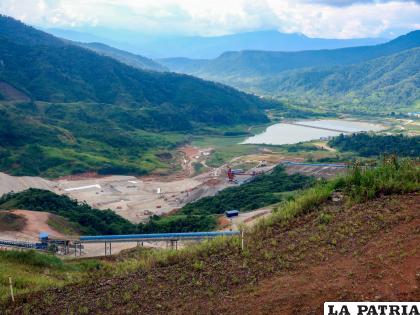 Fotografía del depósito de relaves de la minera china Ecuacorriente que opera la mina Mirador, el 9 de noviembre de 2023, en Tundayme (Ecuador) /EFE/ Juan Francisco Chávez