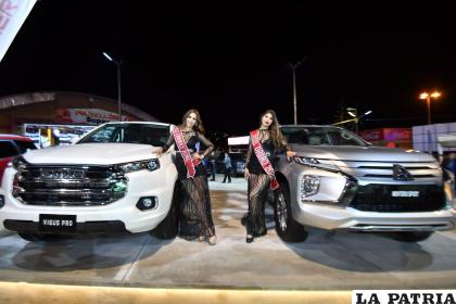 Los nuevos modelos de los vehículos son exhibidos en el stand /LA PATRIA