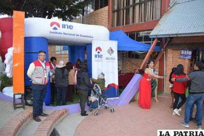 El stand del INE se encuentra en la parte externa del pabellón Quirquincho /LA PATRIA