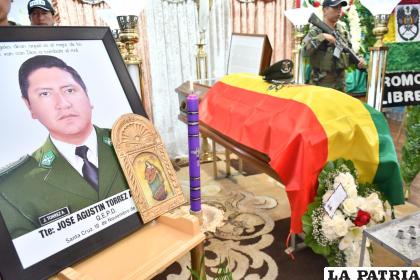 Velorio del Tte. José Tórrez Álvarez en el Salón de Banderas del Comando Departamental de la Policía /LA PATRIA