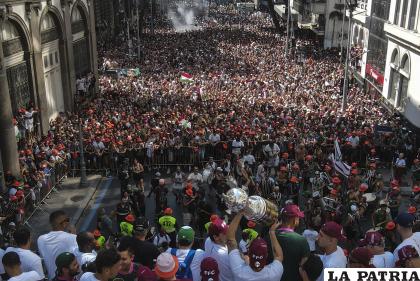Miles de simpatizantes del Fluminense acudieron a la cita para celebrar el título de copa Libertadores /EFE