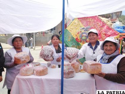 Las â€œcaserasâ€ ofrecen las tradicionales tortas / LA PATRIA