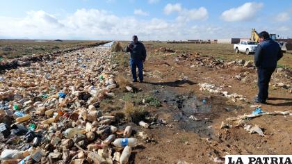 Gran acumulación de residuos sólidos, principalmente botellas PET /DSA