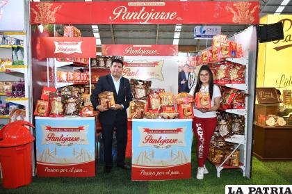 El stand de Pantojarse ofrece productos para la navidad que se avecina /LA PATRIA
