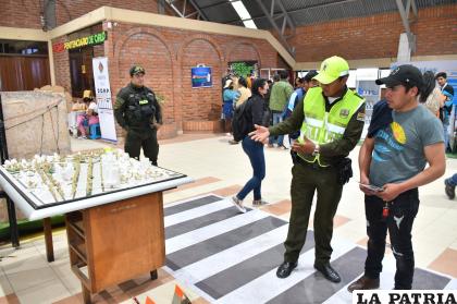 En el stand la gente pudo conocer más del trabajo de Tránsito /LA PATRIA
