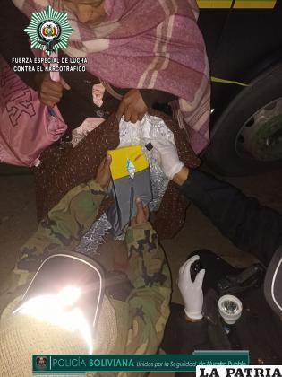 La sustancia controlada fue hallada en posesión de ambas mujeres /FELCN