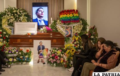 Familiares y amigos acuden al funeral del magistrade Jesús Ociel Baena Saucedo, en la ciudad de Saltillo, Coahuila (México) /EFE