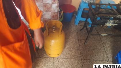 El incendio no fue de magnitud por la acción de las comerciantes del lugar /LA PATRIA 
