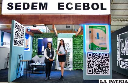 Vistoso stand de Ecebol en la feria /LA PATRIA
