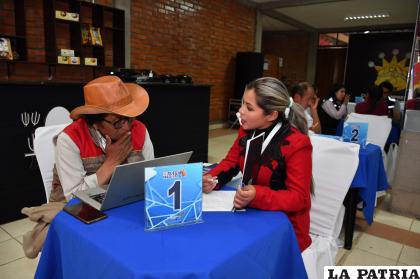 Diversas empresas e instituciones sostuvieron reuniones en la Rueda de Negocios /LA PATRIA
