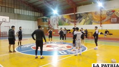 El ??Benjamín? de la Liga quiere un triunfo en Cochabamba /LA PATRIA