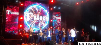 Takuba, con ritmo y sabor, alegró la noche de LA PATRIA