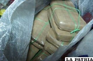 120 paquetes de droga encontrados en el camión /Referencial