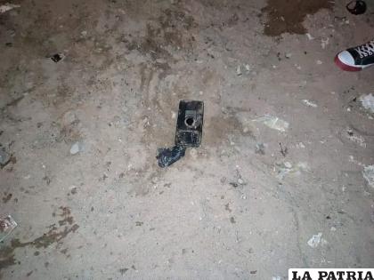 El celular fue hallado luego de que las â€œpseudomujeresâ€ lo escondieran /RRSS