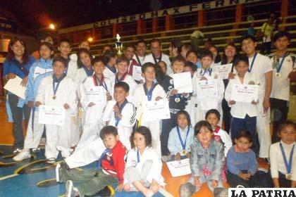 Integrantes de la delegación de Oruro