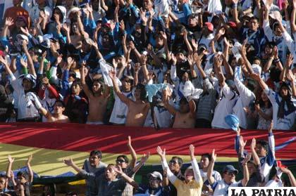 Hinchas de San José ruegan a que su equipo gane mañana