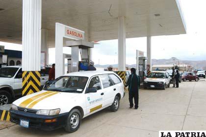 Yacimientos Petrolíferos Fiscales Bolivianos (YPFB), garantizará abastecimiento de combustibles en el mes de diciembre
