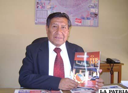 Julio Sejas, presentó la revista del IIE