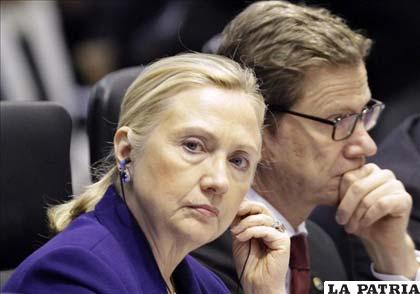 La secretaria de Estado de EE.UU., Hillary Clinton (izq), y el ministro de Exteriores alemán, Guido Westerwelle (der) 