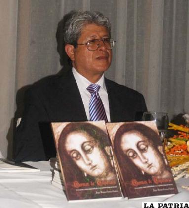 El autor durante la presentación de su libro “Germen de Esperanza”