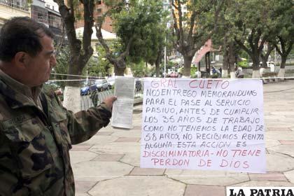 Militares continuaron con su huelga de hambre frente al Ministerio de Defensa