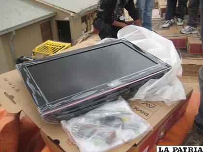 Un televisor de la mercadería incautada