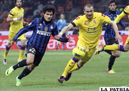 Una acción del partido entre Inter - Fiorentina