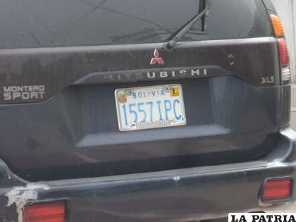 La placa del motorizado cuyo dueño lo hacía pasar como oficial