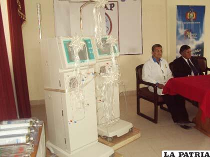 Acto de entrega de los dos equipos de hemodiálisis del Ministerio de Salud al Hospital General San Juan de Dios