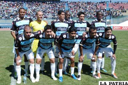 Jugadores del primer plantel de Aurora