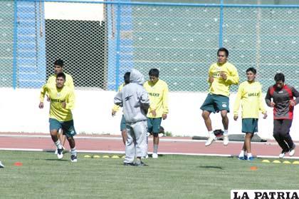 Futbolistas de San José quieren ganar a Oriente y luego ser licenciados