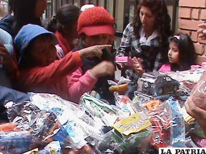 Niños recibieron juguetes y un agasajo de la comunidad educativa de la Unior