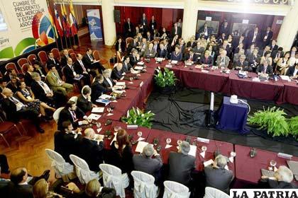 La cumbre del Mercosur finalizó ayer en Montevideo aprobando fuertes medidas proteccionistas para la región