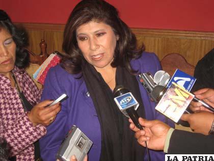 La alcaldesa municipal, Rossío Pimentel, anuncia acciones en contra de denunciantes anónimos