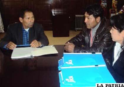 Autoridades de la Gobernación y de JICA