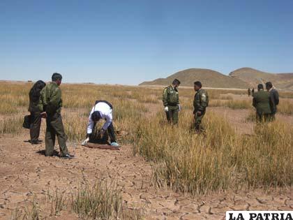 El lunes 5 de septiembre hallaron una osamenta de mujer en el lago Uru – Uru