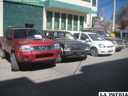 Los vehículos robados en Chile fueron mostrados a la prensa