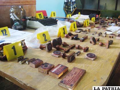 Material para la falsificación de documentos