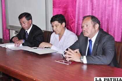 Autoridades de Judejut en la reunión que se realizó en Oruro 