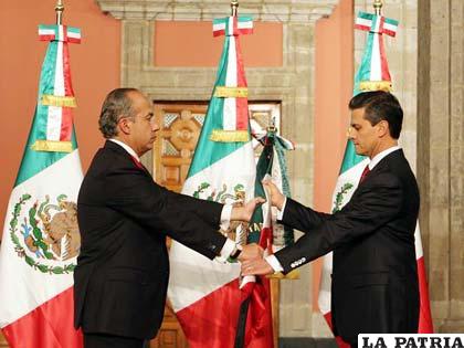 Peña Nieto recibe el poder de Felipe Calderón /noticiaaldia.com
