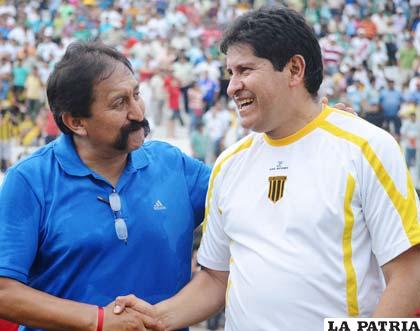 Sergio Apaza saluda a Eduardo  Villegas (foto: APG)