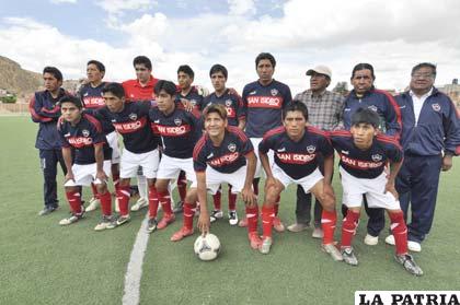 El equipo de San Isidro que interviene en el torneo de la AFO en Primera “A” (foto: ARCHIVO)